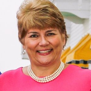 Meet your Posher, Lois